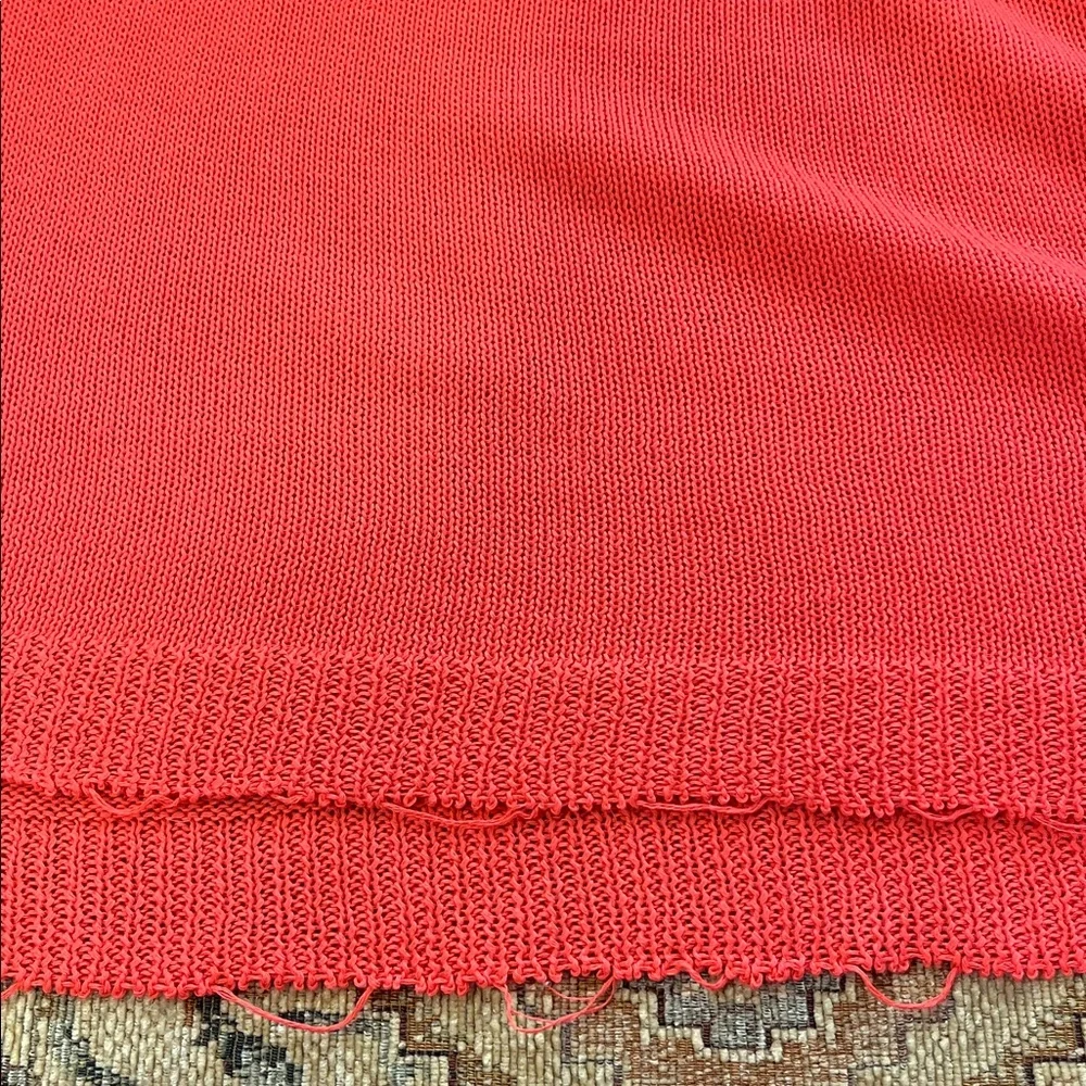 Easel woman’s sweater size 1X. Shredded
